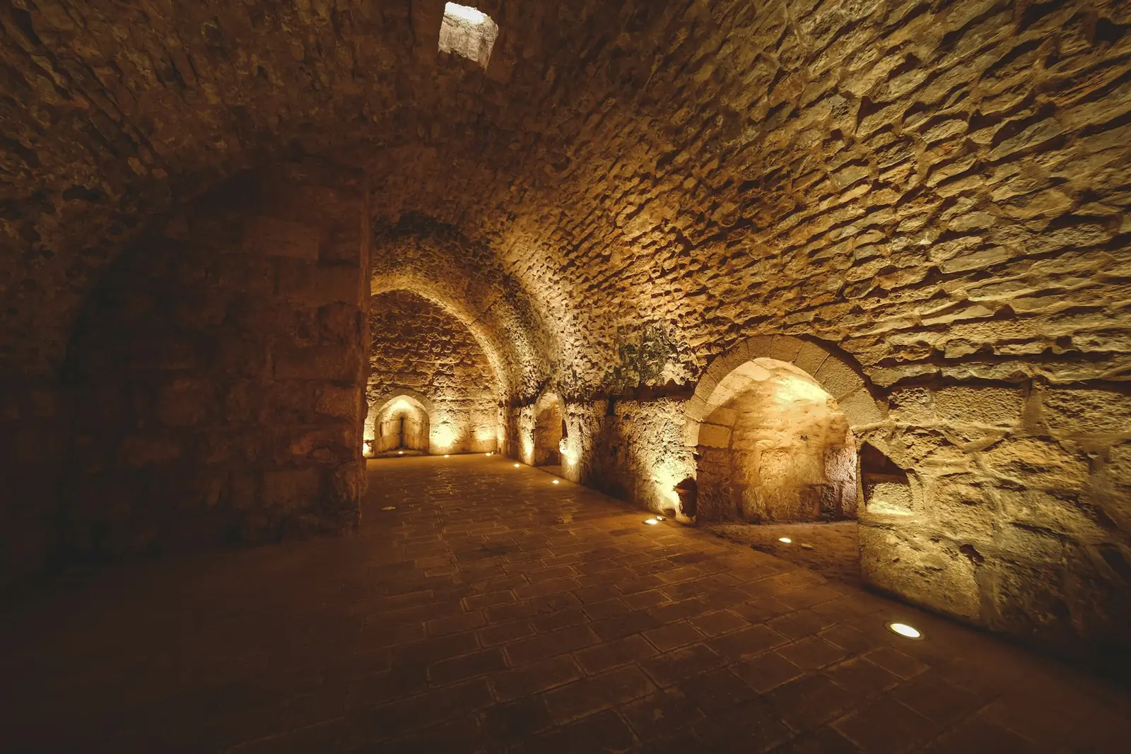 Cave voûtée en pierre