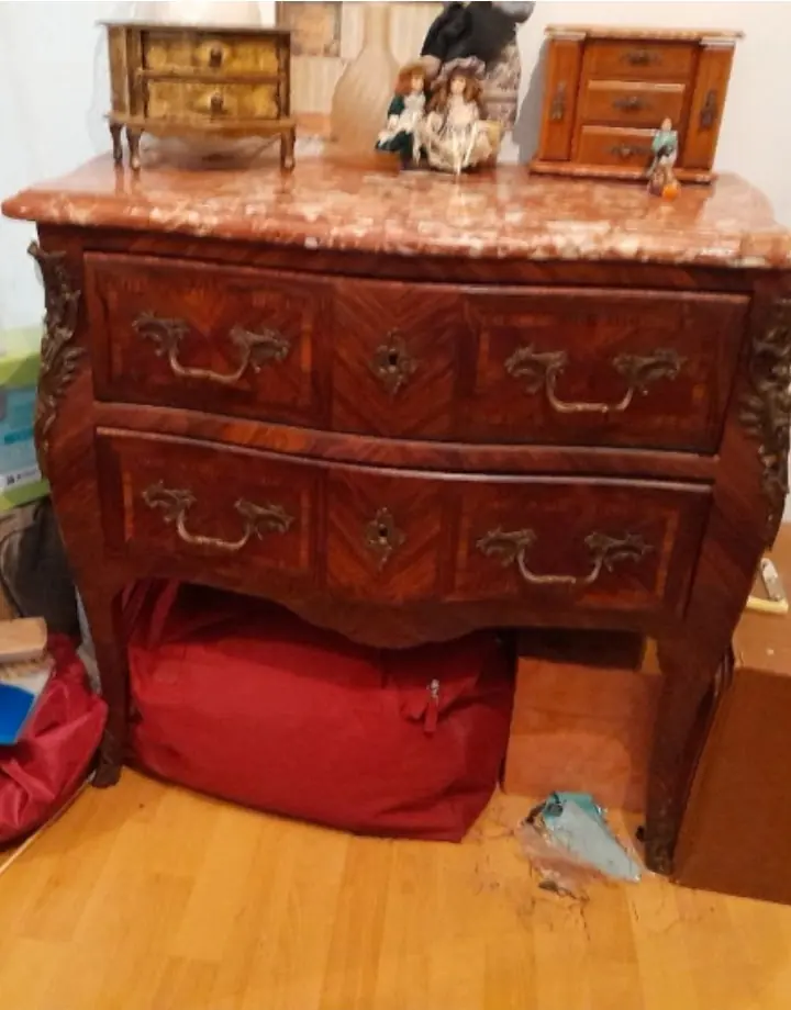 Commode ancienne en marqueterie à dessus de marbre